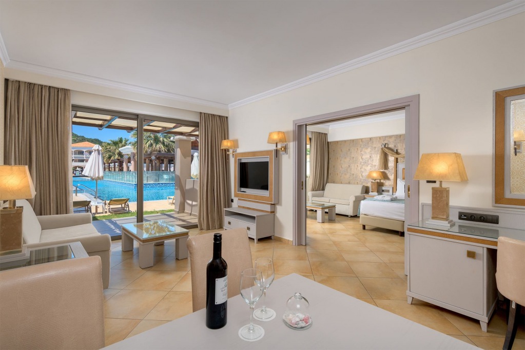 Luxury_Suite_Main_Web