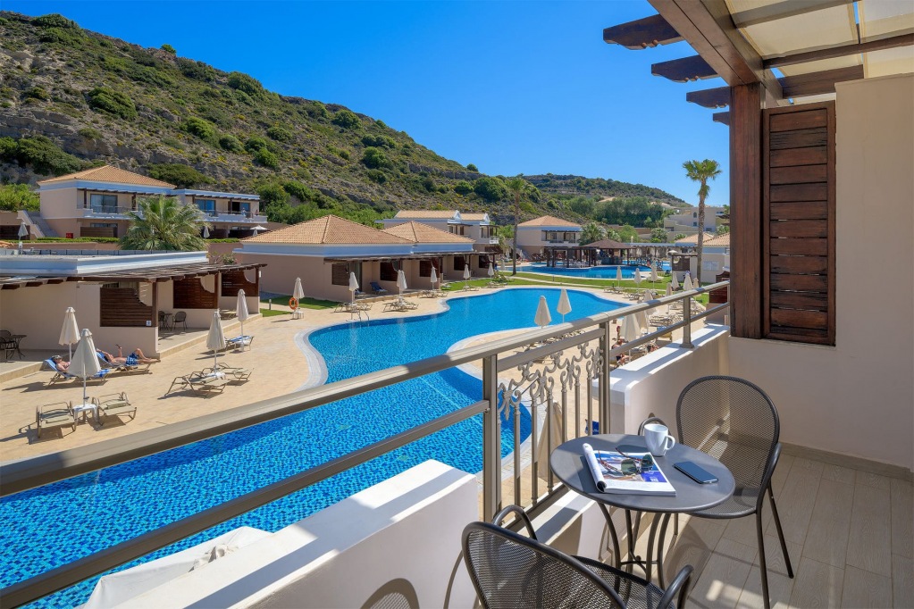 Junior_Suite_Pool_View_Balcony_Web