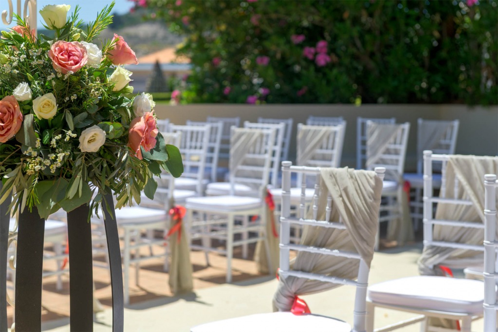 La_Marquise_Wedding_Church_Flowers
