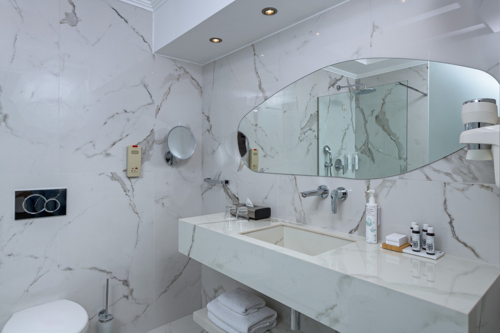 Bedroom-2_Bathroom-1_Web_Res
